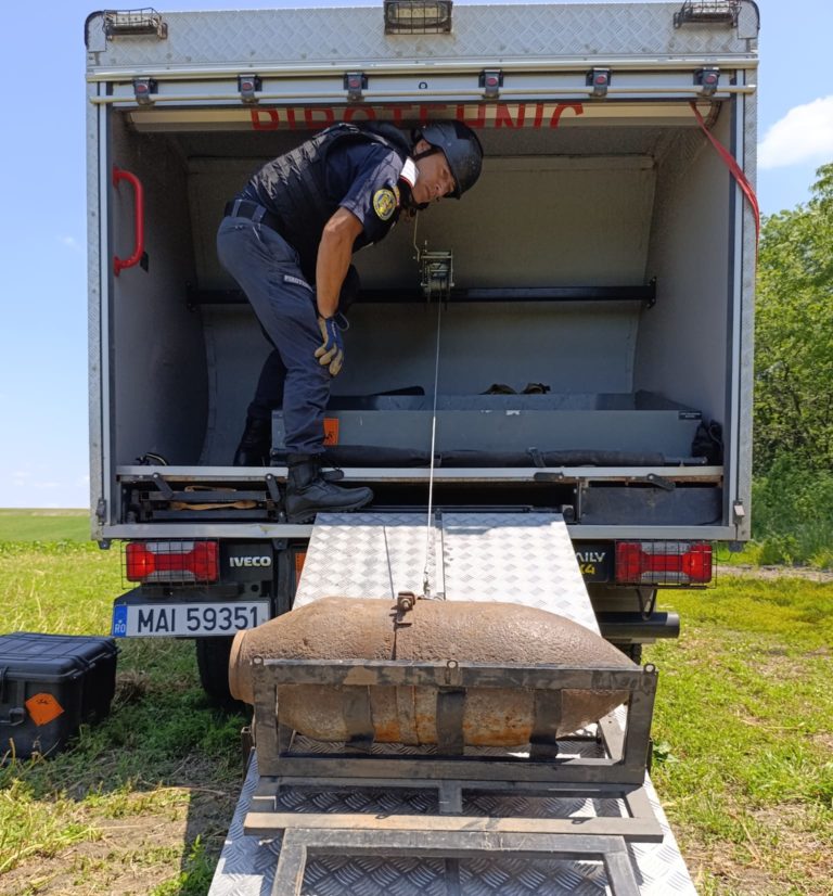 Repetiții cu bombe! Exercițiu pirotehnic spectaculos desfășurat la Răuseni