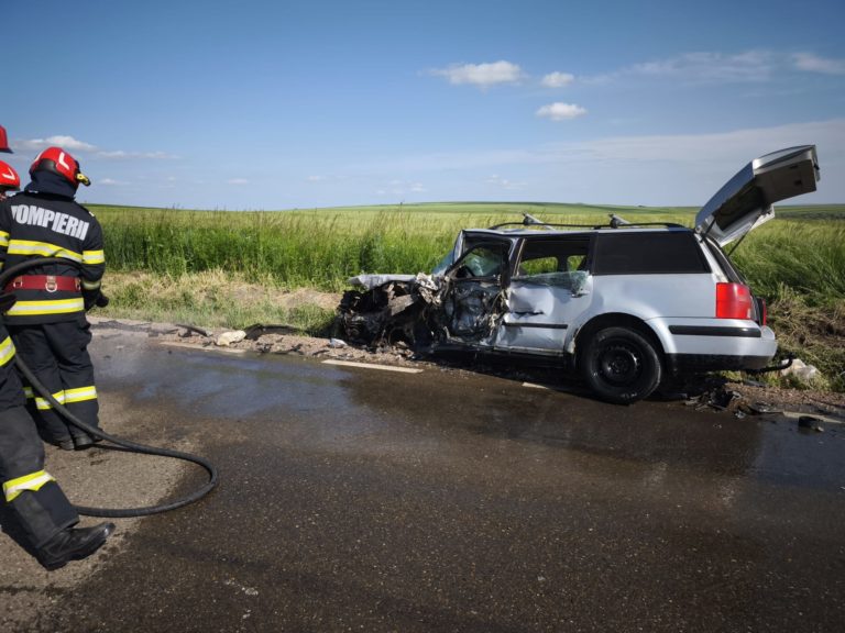 Doi bărbaţi ajunşi la spital după un accident grav în judeţ