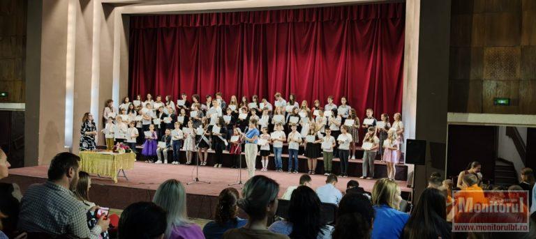 An încheiat cu o gală de Şcoala Gimnazială „Grigore Antipa” (VIDEO)
