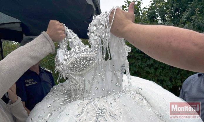 Nunți oprite la graniță: rochii de mireasă și accesorii de lux, confiscate de polițiștii de frontieră