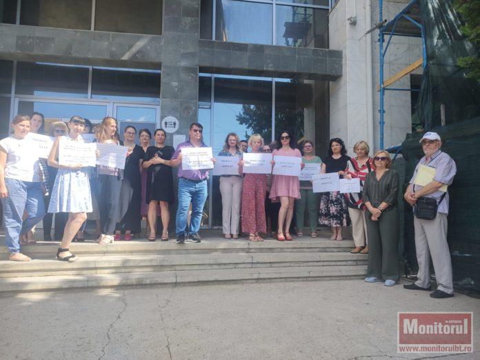 A cincea zi de proteste la Casa de Pensii: Respectaţi-ne drepturile (VIDEO)