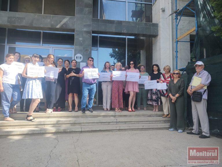 A cincea zi de proteste la Casa de Pensii: Respectaţi-ne drepturile (VIDEO)