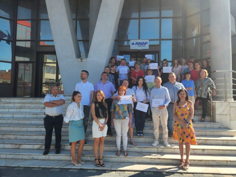 Bugetarii protestează pentru a treia zi consecutiv împotriva tăierii sporurilor