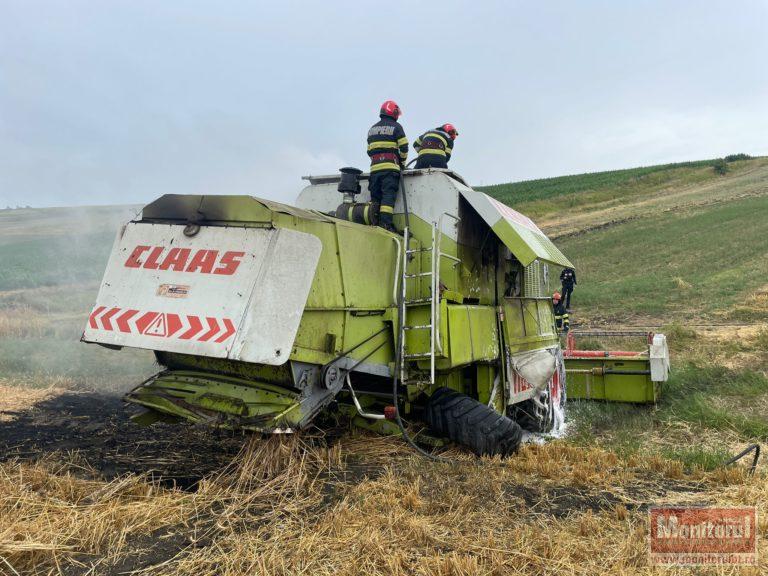 Incendiu la treierat. O combină a fost distrusă de flăcări