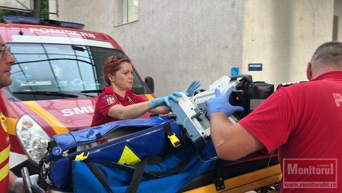 Luptă pentru viață la 17 ani. Medicii se zbat pentru copilul scos din ape de săteni (VIDEO)
