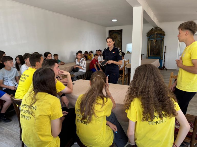 „Vacanță în Siguranță” – lecții de vară cu polițiștii, la parohiile din Ungureni și Smârdan