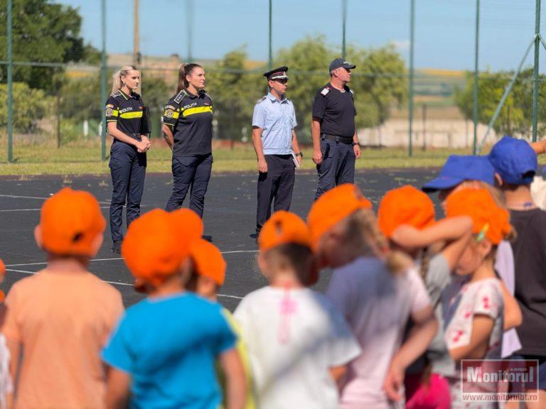 „Siguranța nu intră în vacanță” – Lecții de viață cu pompierii, la Răuseni