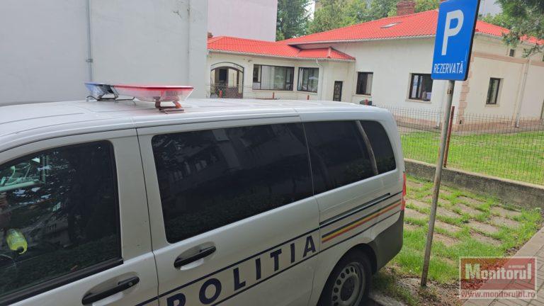 Fuga pe geam nu l-a salvat. Tânăr de 18 ani arestat preventiv pentru trafic de droguri