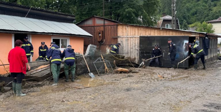 Salvatori fără granițe – Pompierii din Botoșani, în sprijinul sinistraților din Broșteni