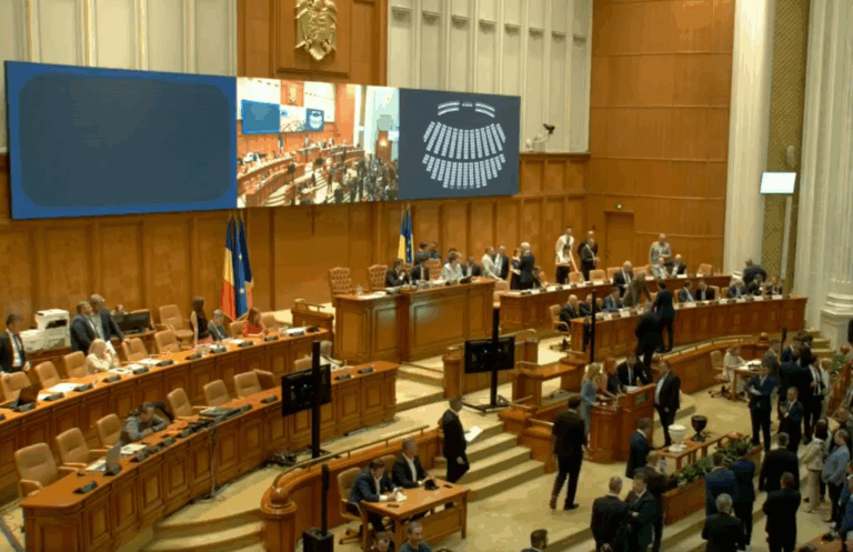 Moţiunea de cenzură a partidelor extremiste a picat