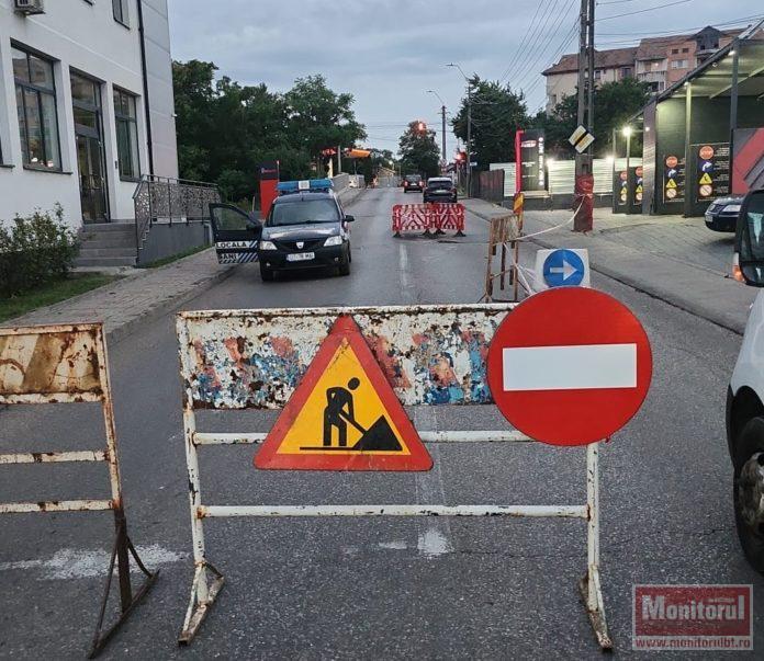 Stradă închisă din cauza nepăsării: Nova Apaserv n-a văzut o avarie veche de săptămâni