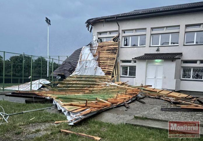 Prăpăd făcut de furtuna de duminică seară în județ (VIDEO)