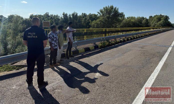 Șase migranți, prinși în timp ce încercau să traverseze ilegal Prutul. Doi români, reținuți pentru trafic de migranți