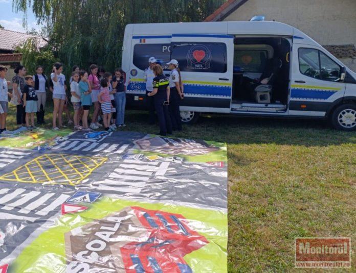 Polițiștii botoșăneni, în misiune pentru siguranța copiilor din tabere și școli de vară