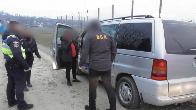 Mituitorii ajung în fața instanței. Un bărbat a fost trimis în judecată după ce a încercat să „rezolve” o amendă cu 200 de lei (VIDEO)