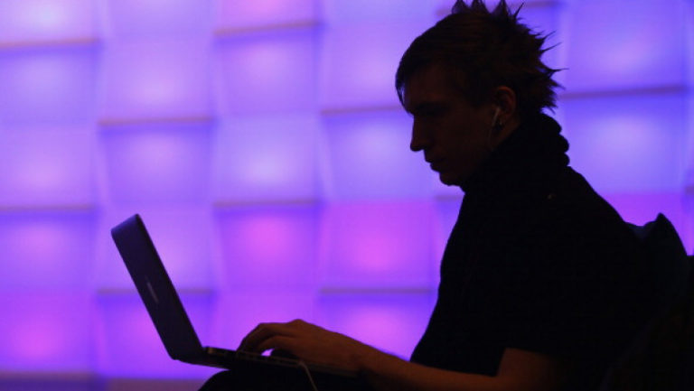A promis 25.000 de burse și a înșelat o țară întreagă. Tânăr condamnat pentru o escrocherie digitală de proporții
