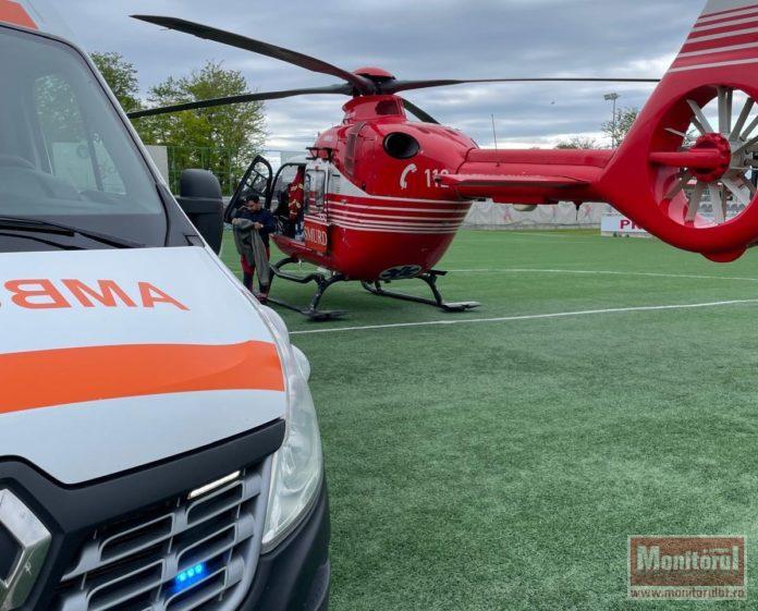 Elicopter SMURD chemat de urgenţă pe un stadion din judeţ (VIDEO)