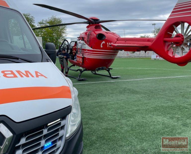 Elicopter SMURD chemat de urgenţă pe un stadion din judeţ (VIDEO)