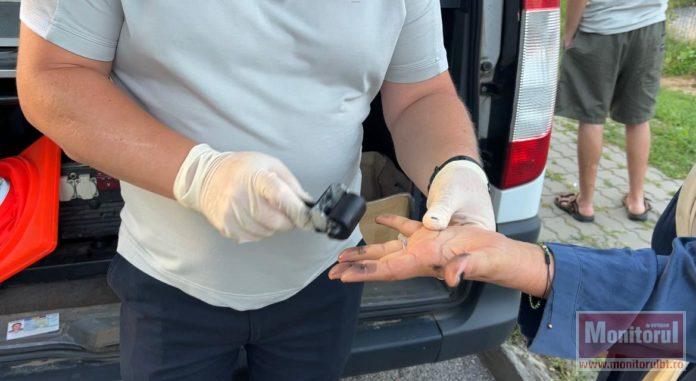 Premieră la Botoşani. Persoane amprentate şi fotografiate pe loc în timpul unei razii (VIDEO)