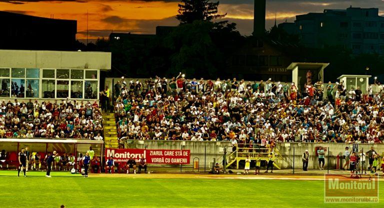 Spectacol în tribune la Botoșani – Craiova: valuri și mii de lumini pe stadion (VIDEO)
