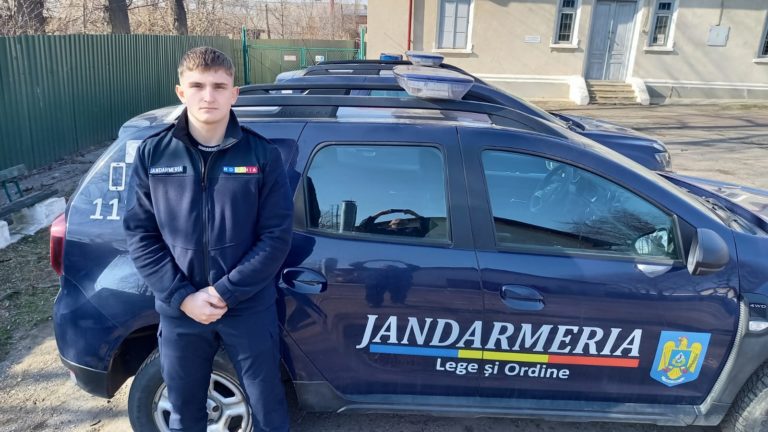 De pe saltea, în uniformă. Nicolas, student jandarm și campion la lupte, încheie primul an de academie cu succes