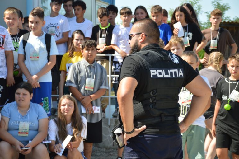 Zile de vacanță în siguranță. Copiii din Blândești, față în față cu polițiștii