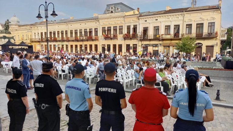 Jandarmii și pompierii, la datorie la Festivalul Instituțiilor de Cultură din Botoșani