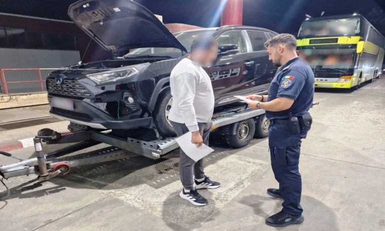 Autoturism furat în Marea Britanie, depistat la granița cu Republica Moldova