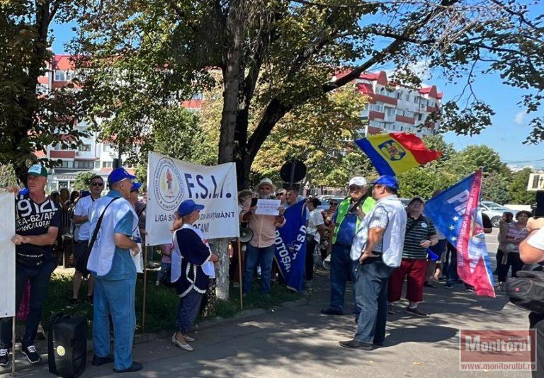 Primul clopoţel sub ameninţarea grevei (VIDEO)