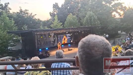 Şi publicul a făcut atmosferă la Serile Eminesciene de la Ipoteşti.