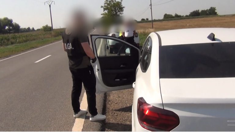 Surpriză pentru șoferul care a încercat să-i mituiască pe polițiști cu 1.000 de lei. A fost filmat cu bodycam-ul (VIDEO)