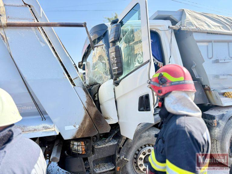 Impact violent între două autocamioane. Un șofer a ajuns la spital