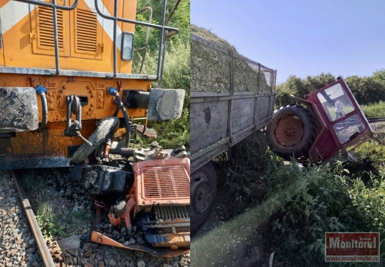 Tractor spulberat de tren aproape de oraș. Un bărbat dus de urgență la spital