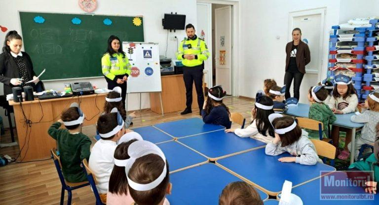 Controale stricte în școli făcute de polițiști pentru siguranța elevilor