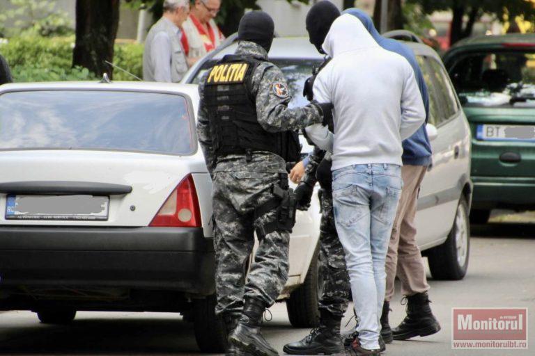 Tineri reținuți pentru furt calificat. Sfaturi de la Poliție