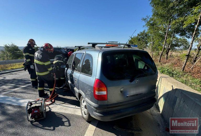 Impact frontal aproape de municipiu. Două persoane au fost rănite