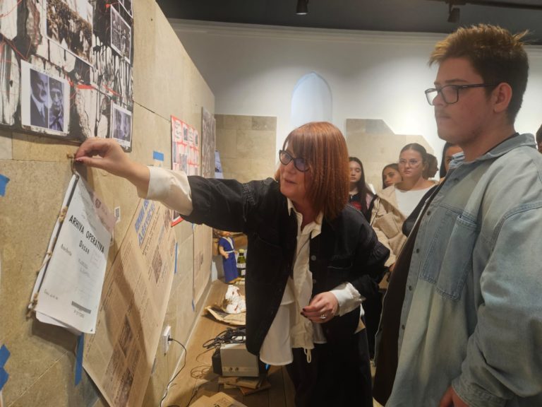 Expoziție despre comunism realizată de elevi