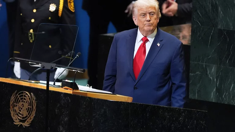 Cum folosește Trump Departamentul de Justiție pentru a-și viza dușmanii