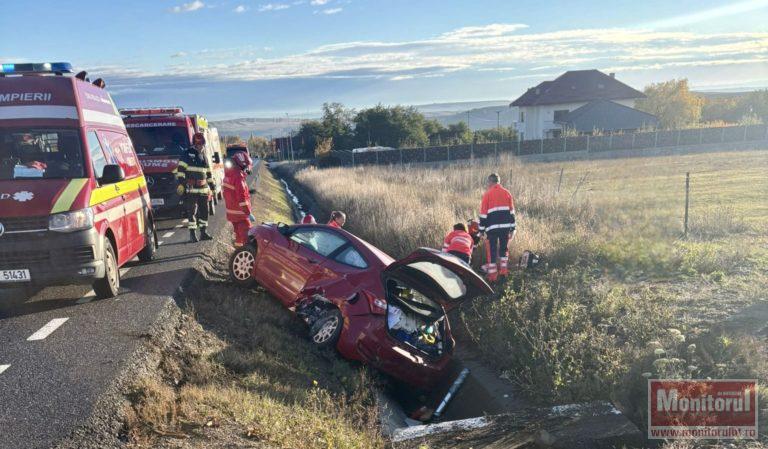Mamă rănită grav în maşina fiului