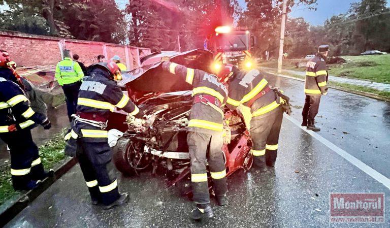 Gardul stadionului luat la țintă de o șoferiță începătoare