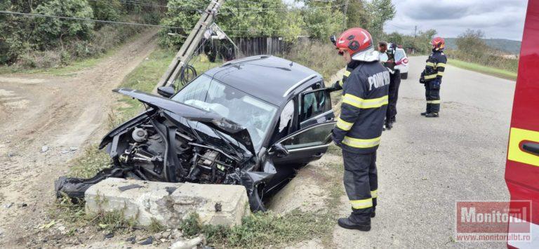 Accident șocant în județ: mașină făcută praf într-un cap de pod