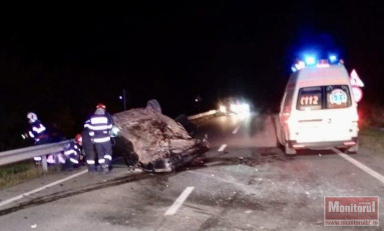 Cascadorie cu mașina pe un drum modernizat