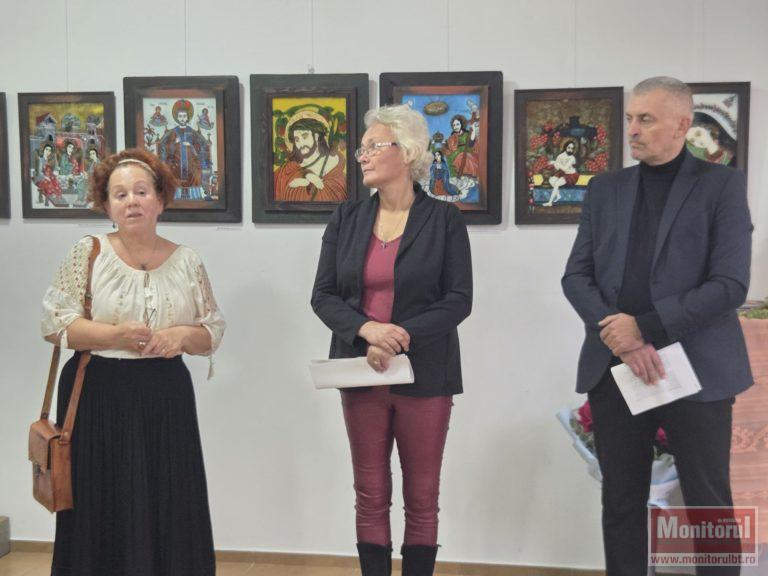 Culoare, credință și lumină – universul Elenei Oana Agapie, expus la Botoșani (VIDEO)