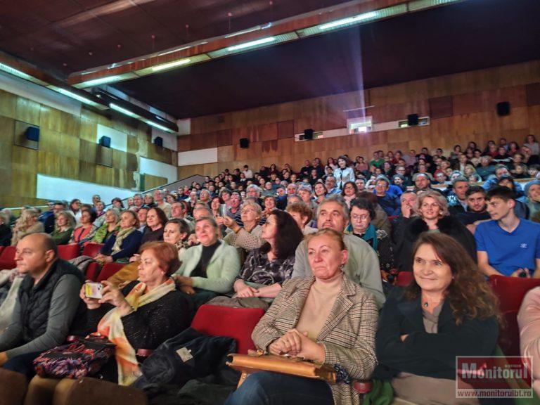 Sala plină la Unirea pentru „Gașca de la Drept” – filmul cu doi actori botoșăneni în roluri principale (VIDEO)