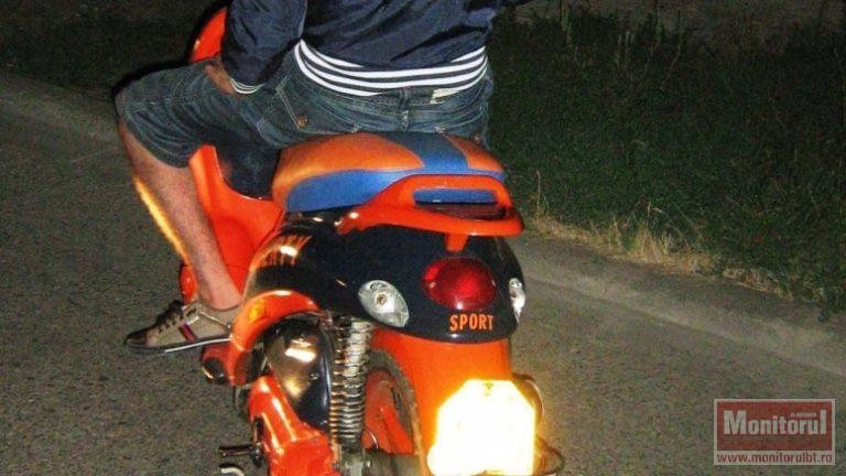 Inconștiență pe două roți: prins pe un moped neînmatriculat, fără permis de conducere