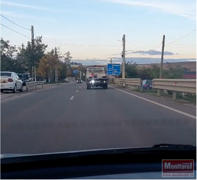 Când ai faruri în plus le lași să atârne în spate.