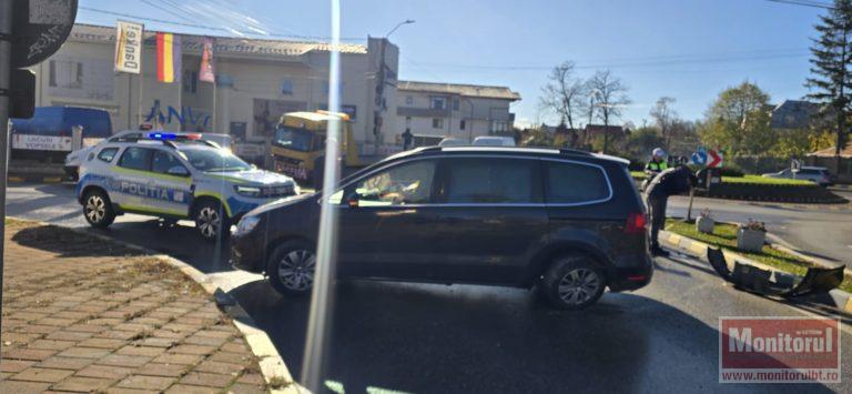 Accidente pe bandă rulantă: mamă și fiică rănite la 100 de metri de un biciclist lovit de mașină