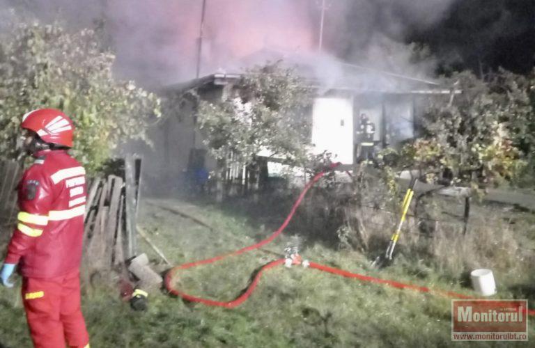 Tragedie în județ. Bărbat carbonizat în propria casă (VIDEO)