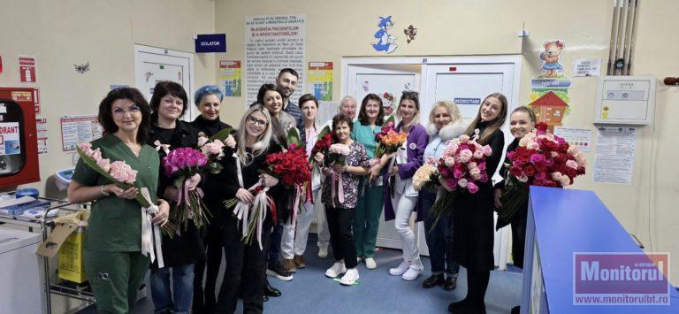 Gest de suflet la Pediatrie. Zâmbete și flori pentru mămici și cadrele medicale