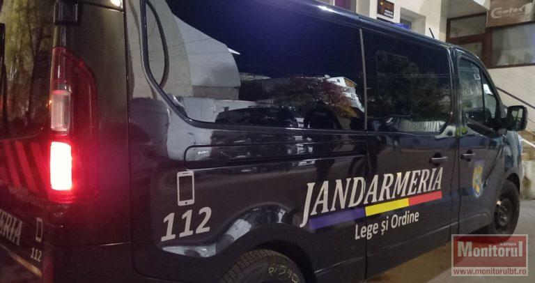 Tânăr prins de jandarmi după o fugă ca în filme pe străzile orașului. Ce ascundea